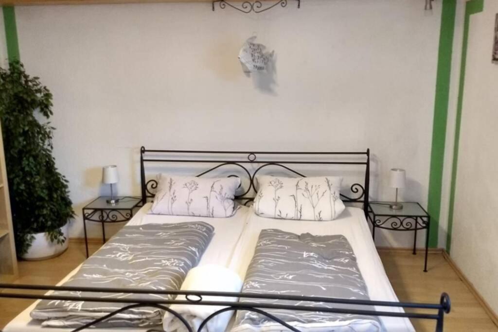 Ruhige Ferienwohnung Inklusive Garten Souterrain - Neu Renoviert Lachen Buitenkant foto