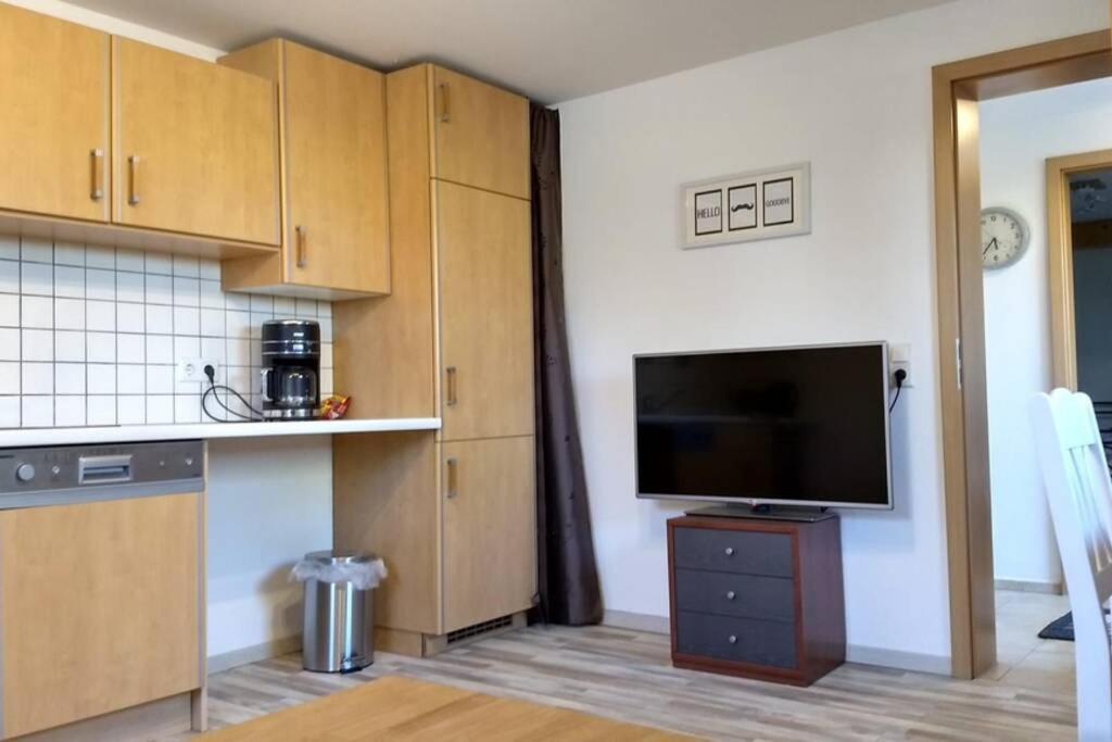 Ruhige Ferienwohnung Inklusive Garten Souterrain - Neu Renoviert Lachen Buitenkant foto