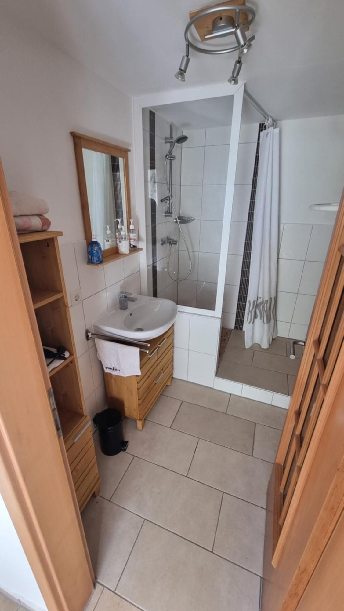 Ruhige Ferienwohnung Inklusive Garten Souterrain - Neu Renoviert Lachen Buitenkant foto